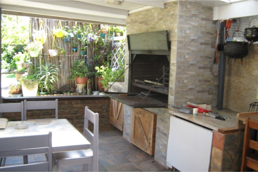 4 Bedroom Property for Sale in Loerie Park Western Cape